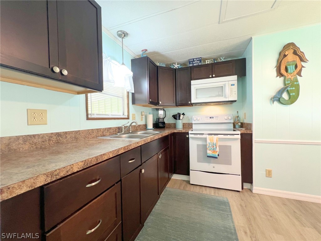 2 Bed ManufacturedHome for Sale in Naples, FL, $105,000 — photo 15