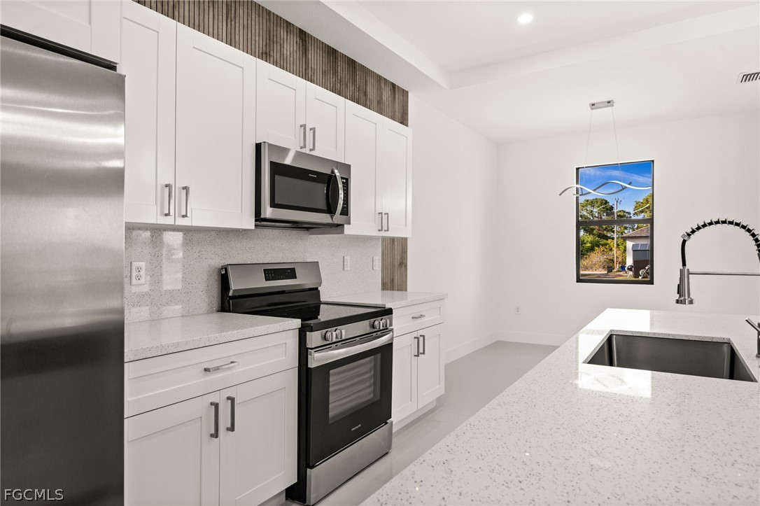 3 Bed SingleFamilyResidence for Sale in Lehigh Acres, photo 15