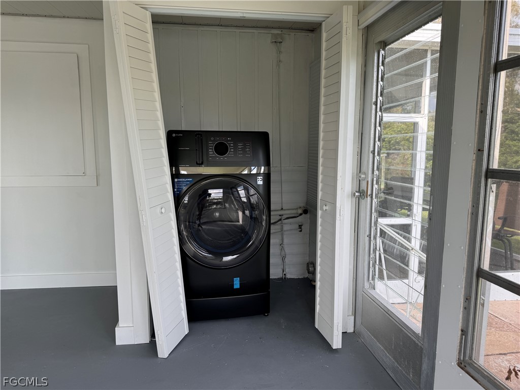 2 Bed Waterfront Home for Sale in Fort Myers, photo 15