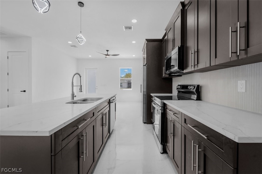 3 Bed SingleFamilyResidence for Sale in Lehigh Acres, photo 15