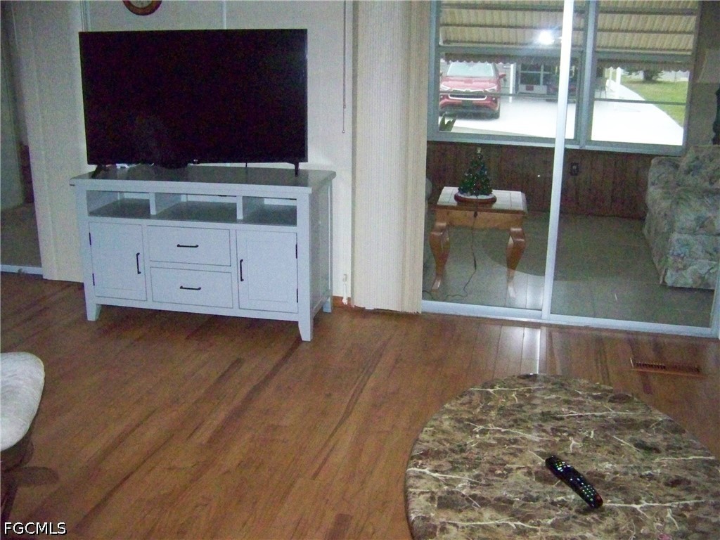 2 Bed ManufacturedHome for Sale in Carriage Village, photo 15