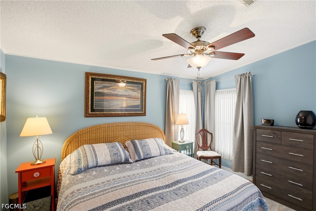 2 Bed ManufacturedHome for Sale in Pine Island Cove, photo 15