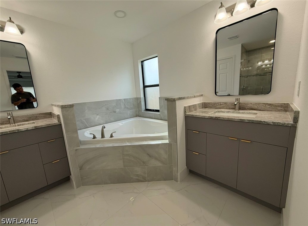4 Bed SingleFamilyResidence for Sale in Lehigh Acres, photo 15