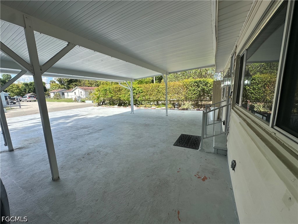 2 Bed SingleFamilyResidence for Sale in Fort Myers, photo 15