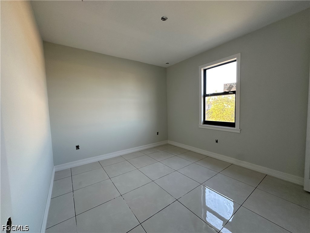 3 Bed SingleFamilyResidence for Sale in Cape Coral, photo 15