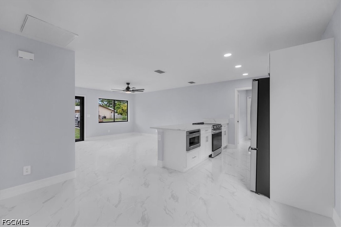 3 Bed SingleFamilyResidence for Sale in Fort Myers, photo 15