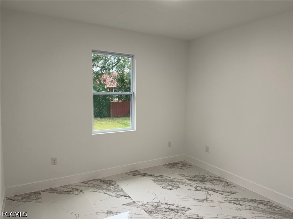 3 Bed SingleFamilyResidence for Sale in Lehigh Acres, photo 15