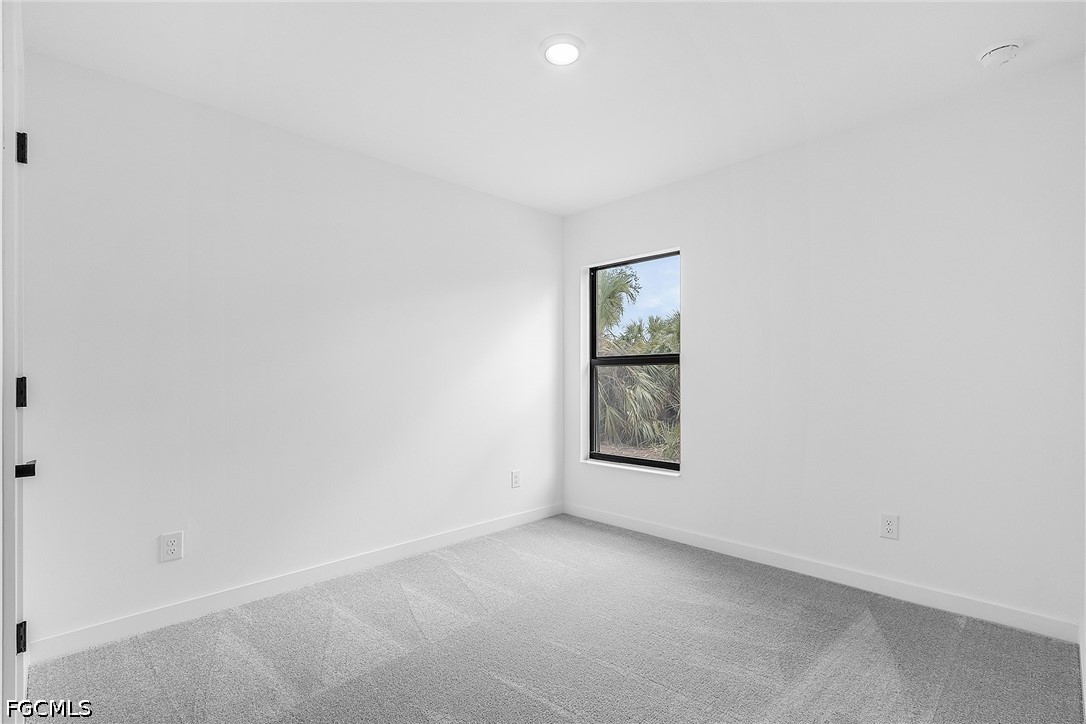 3 Bed SingleFamilyResidence for Sale in Mirror Lakes, FL — photo 15