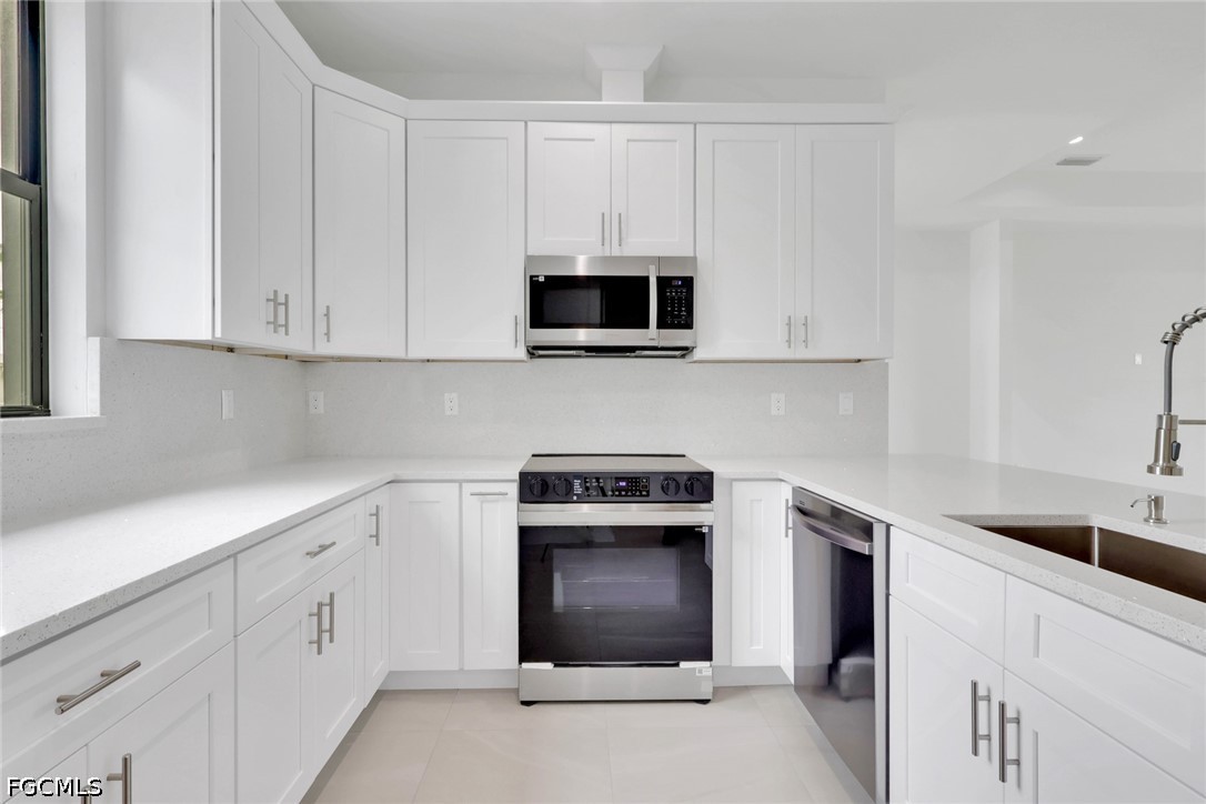3 Bed SingleFamilyResidence for Sale in Cape Coral, photo 15