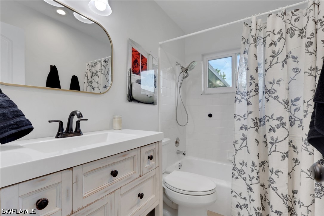 2 Bed SingleFamilyResidence for Sale in Naples, FL, $445,000 — photo 15