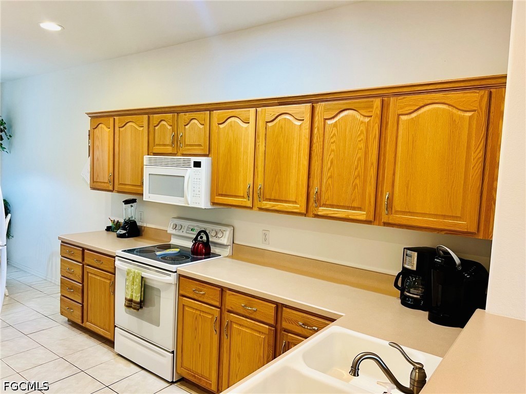 2 Bed Condominium for Sale in Sanibel View Condo, FL, $3,900 — photo 15