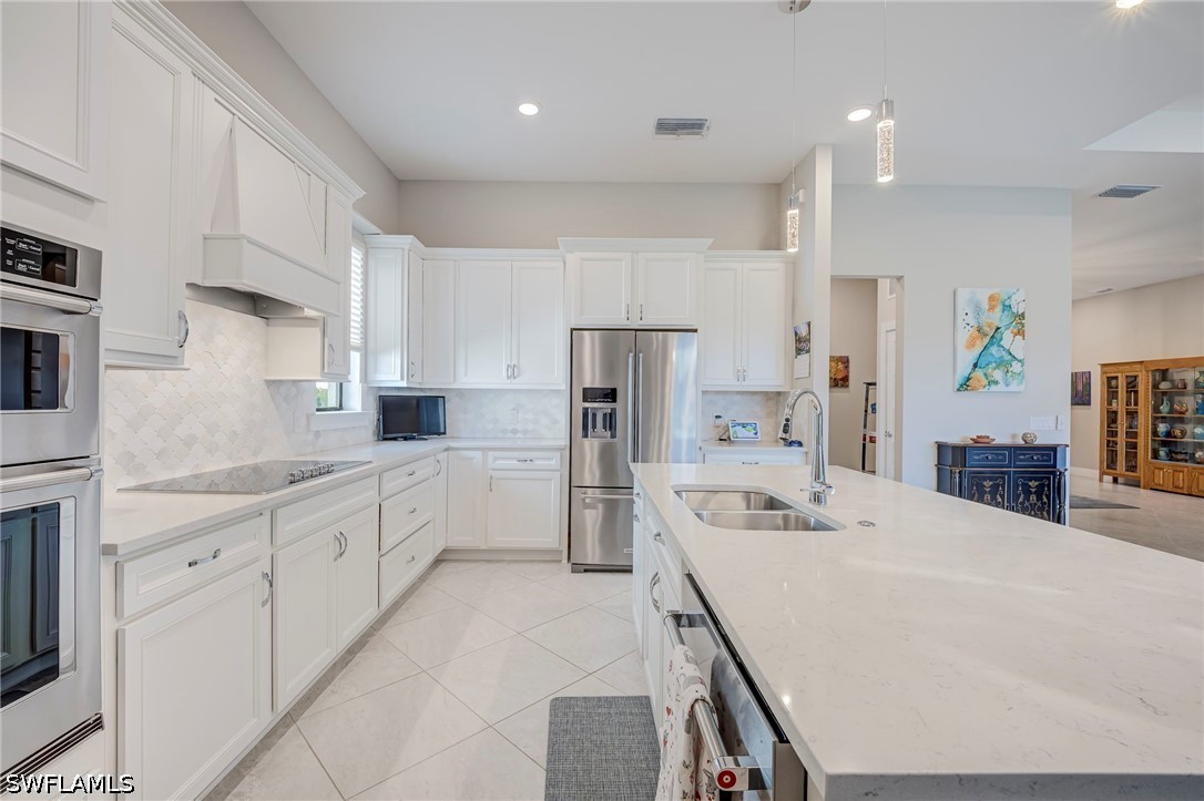 5 Bed SingleFamilyResidence for Sale in Avalon Park, FL — photo 15