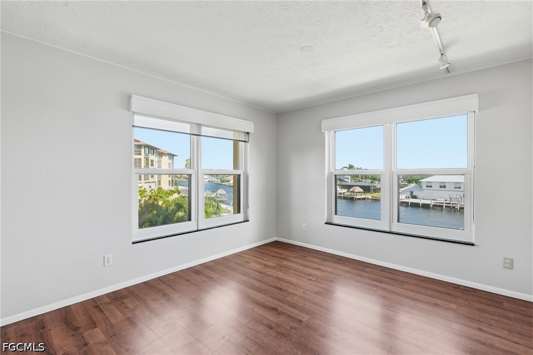 2 Bed Waterfront Home for Sale in Rivers Condo, FL, $320,000 — photo 15