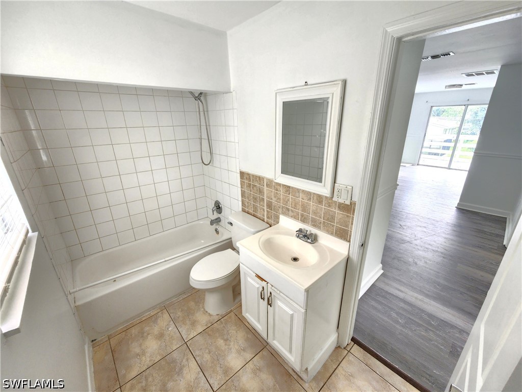 4 Bed Duplex for Sale in Country Manor Amended, FL, $499,000 — photo 15