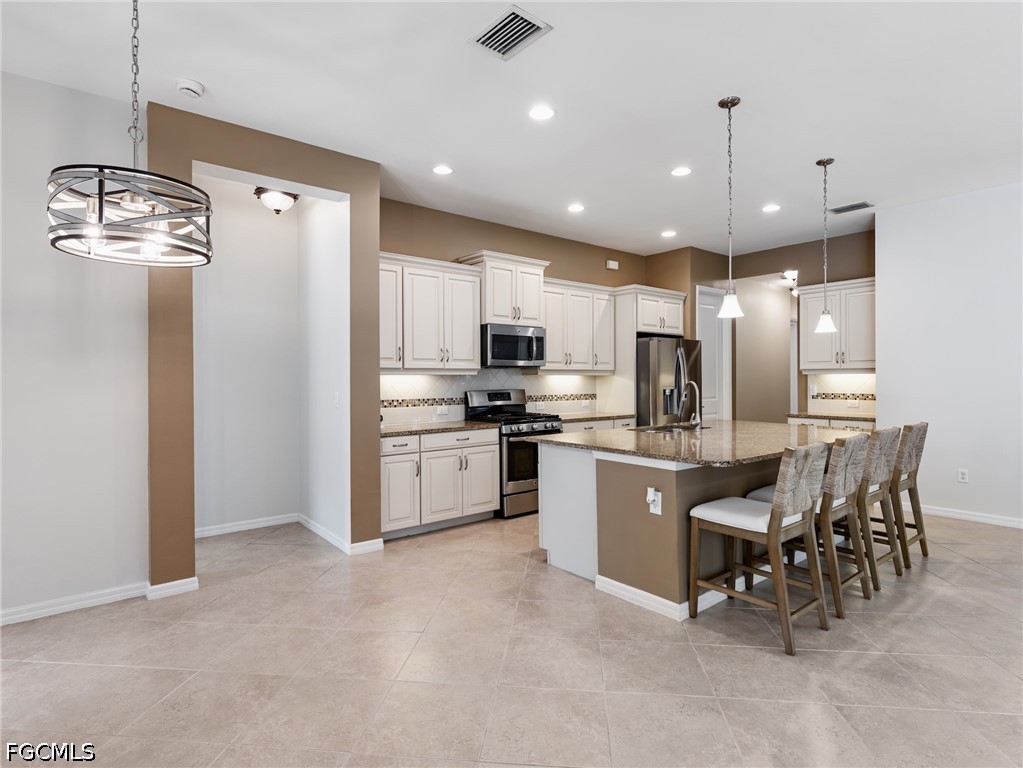 3 Bed Pool Home for Sale in Daniels Place, photo 15