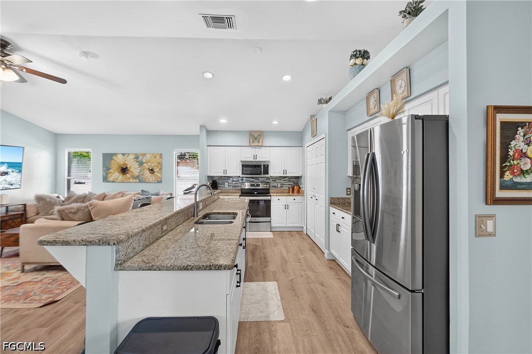 4 Bed SingleFamilyResidence for Sale in Mirror Lakes, FL — photo 15