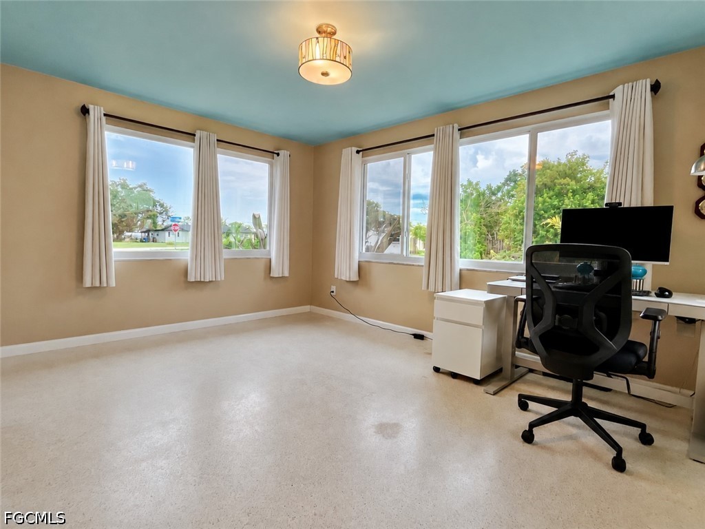 2 Bed SingleFamilyResidence for Sale in Wedgewood, photo 15
