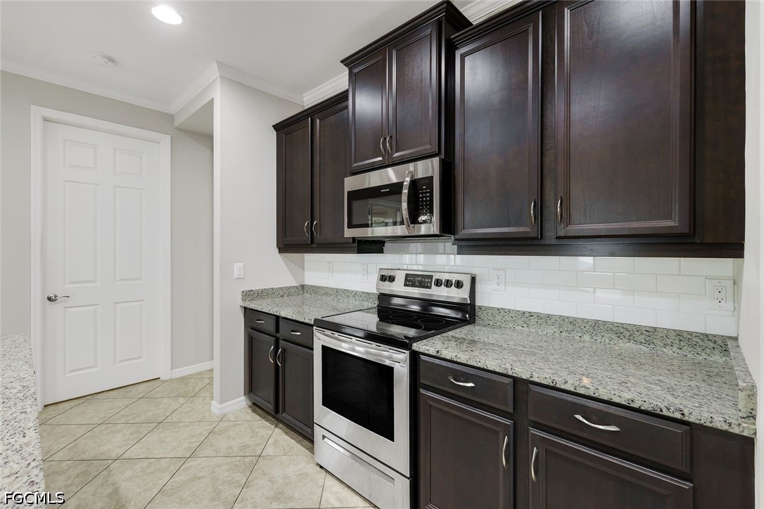 3 Bed SingleFamilyResidence for Sale in Sunset Pointe, FL — photo 15