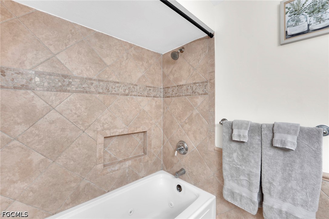2 Bed SingleFamilyResidence for Sale in Cape Coral, photo 15
