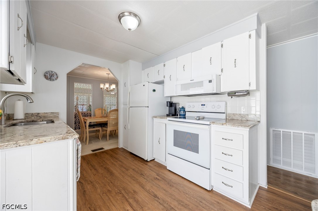 2 Bed ManufacturedHome for Sale in North Fort Myers, FL — photo 15