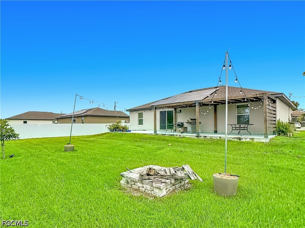 3 Bed SingleFamilyResidence for Sale in Mirror Lakes, FL — photo 15