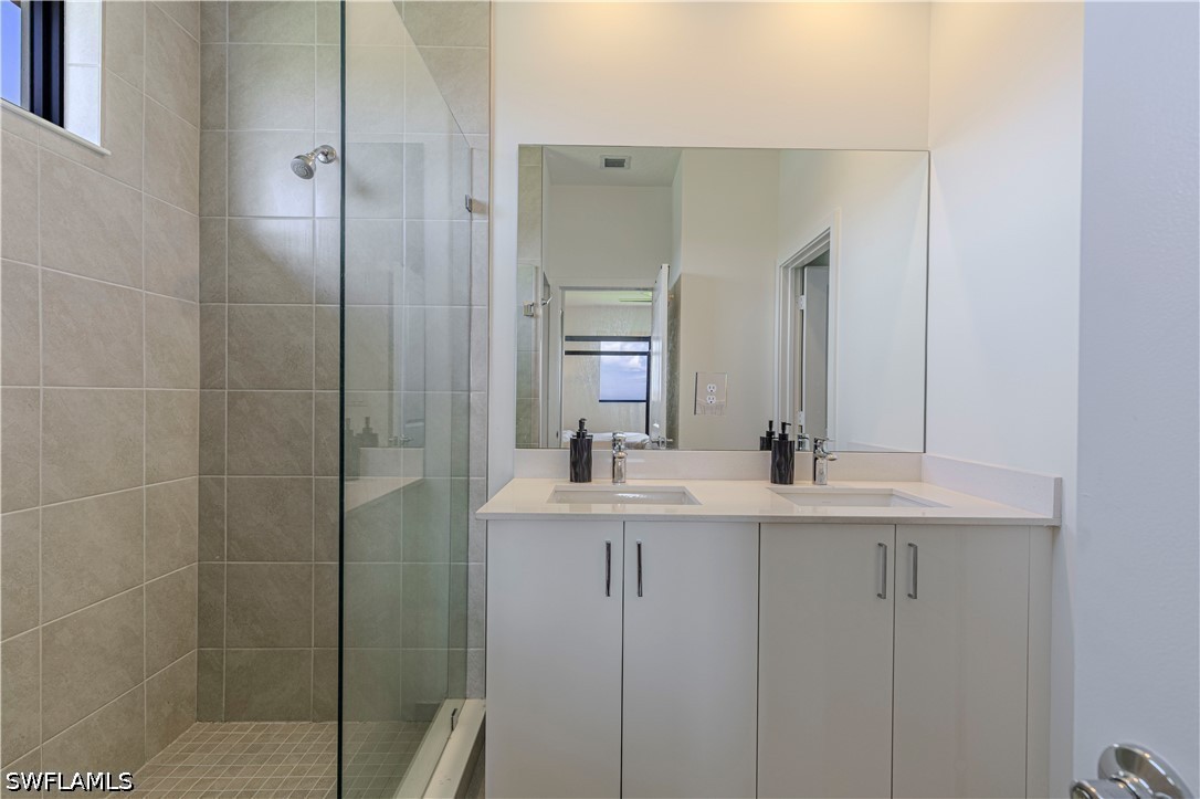3 Bed SingleFamilyResidence for Sale in Silverwood, FL — photo 15
