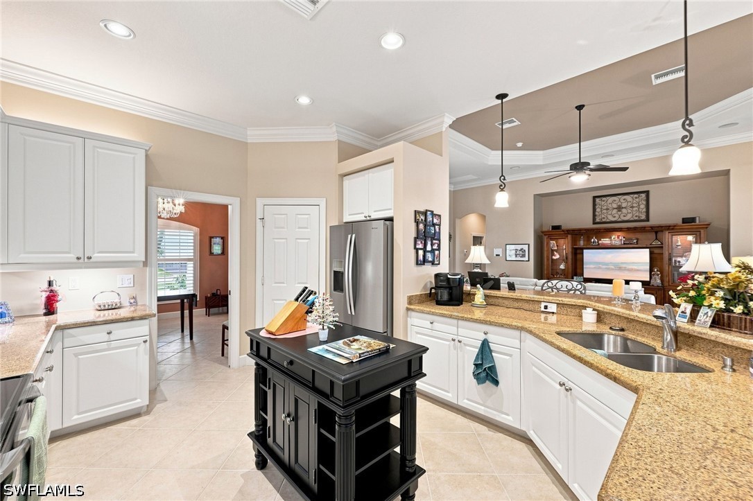 2 Bed Pool Home for Sale in Hawthorne, photo 15