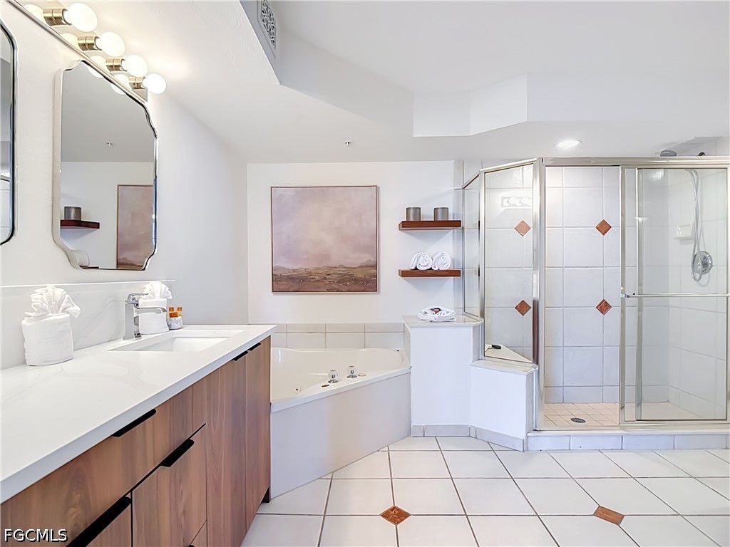 1 Bed Waterfront Home for Sale in Fort Myers Beach, photo 15