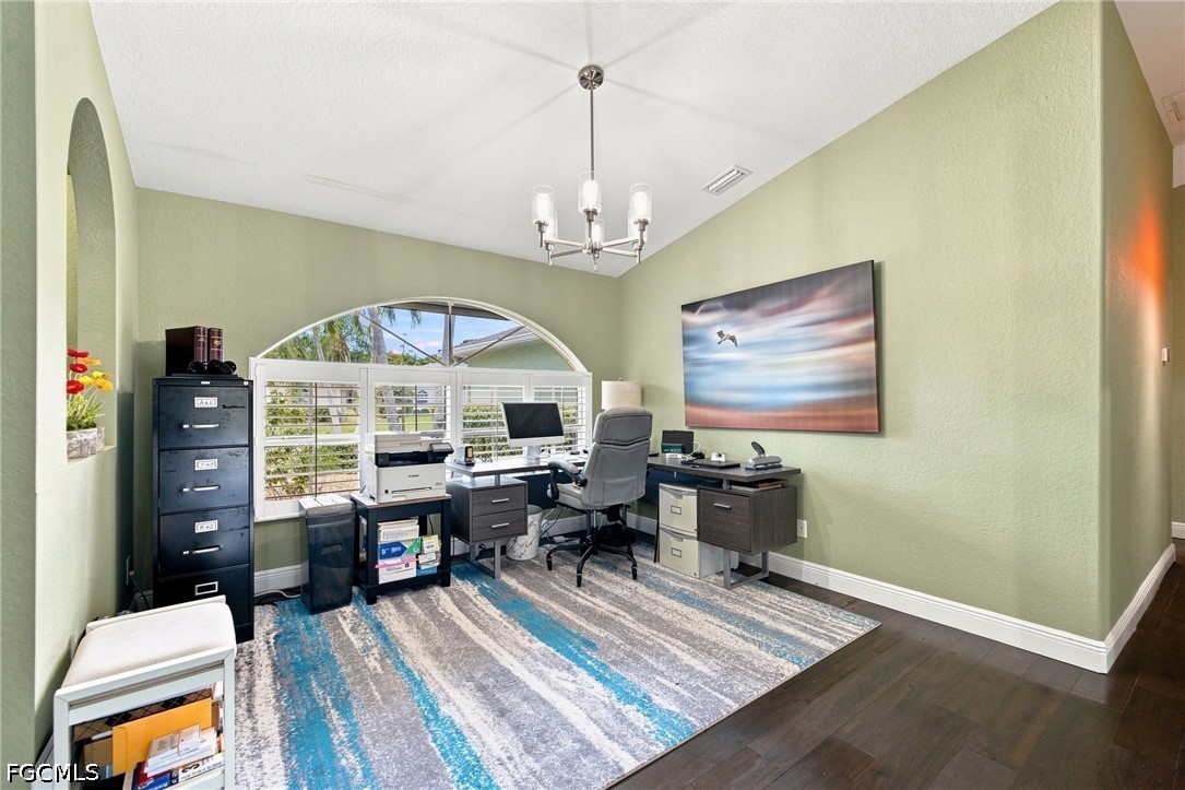 3 Bed Pool Home for Sale in Meadowbrook, photo 15