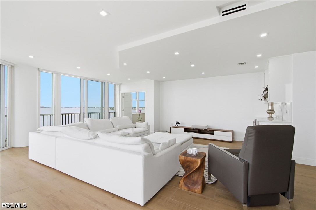 3 Bed Waterfront Home for Sale in The Shores, photo 15