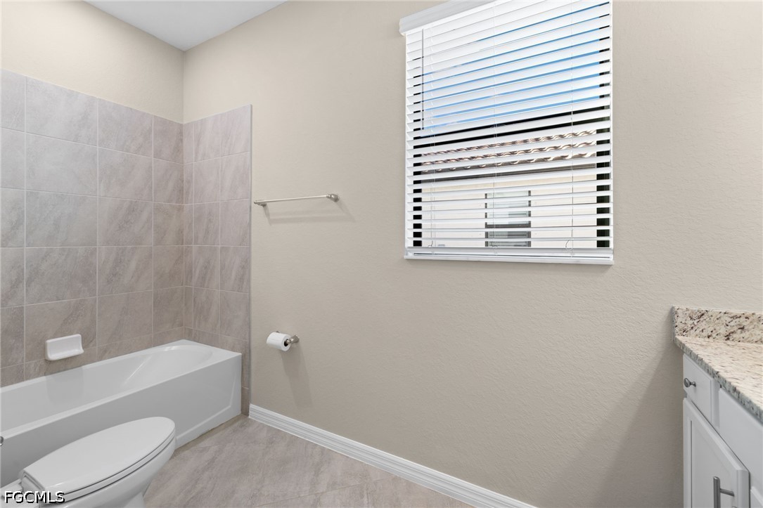 4 Bed SingleFamilyResidence for Sale in Fort Myers, photo 15