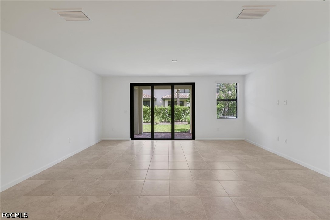 3 Bed SingleFamilyResidence for Sale in Cape Coral, photo 15