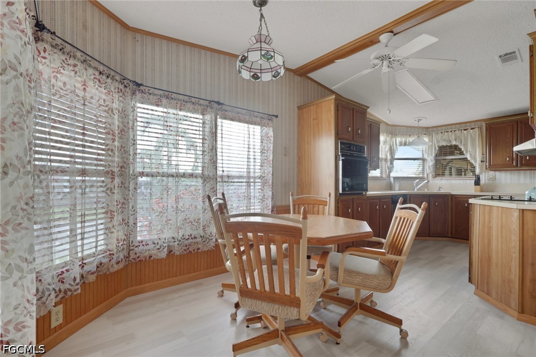 2 Bed ManufacturedHome for Sale in Tamiami Village, photo 15