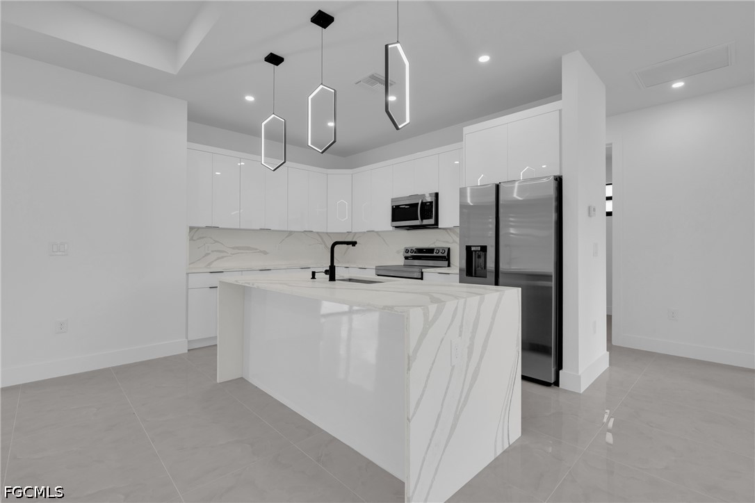4 Bed SingleFamilyResidence for Sale in Lehigh Acres, photo 15
