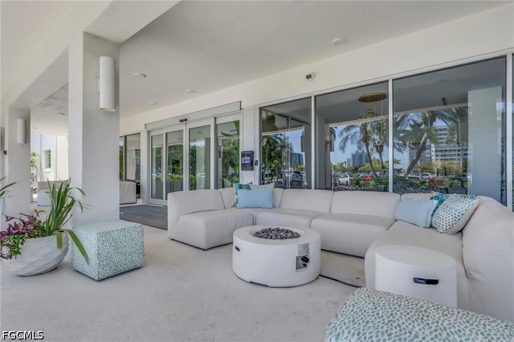 1 Bed Waterfront Home for Sale in Naples, photo 15