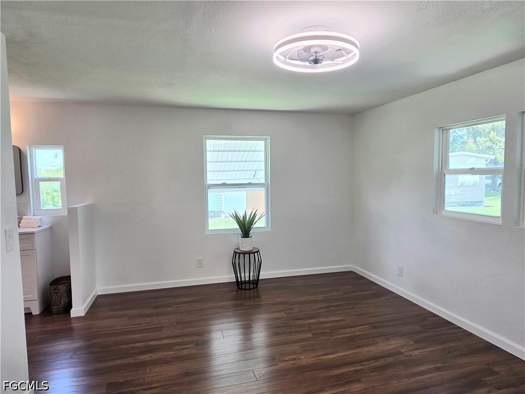 2 Bed ManufacturedHome for Sale in North Fort Myers, photo 15