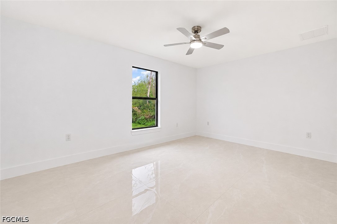 3 Bed SingleFamilyResidence for Sale in Lehigh Acres, photo 15