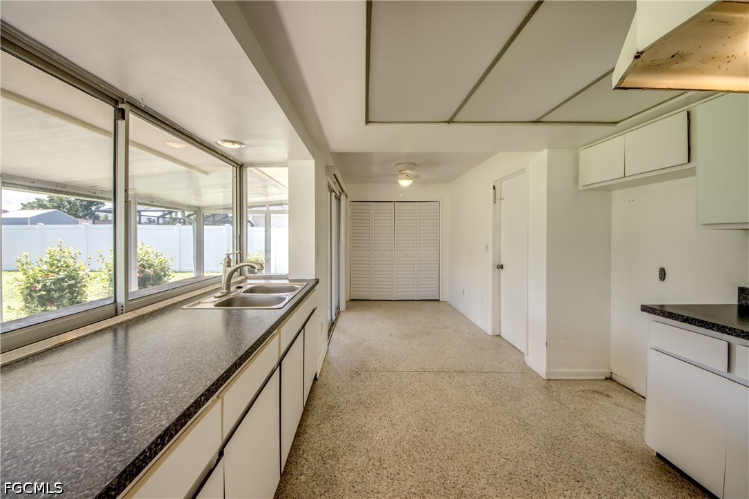 2 Bed SingleFamilyResidence for Sale in Cape Coral, photo 15