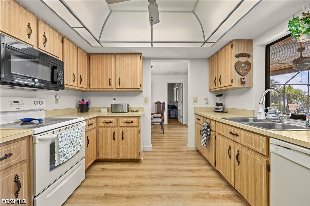 3 Bed Pool Home for Sale in Cape Coral, photo 15