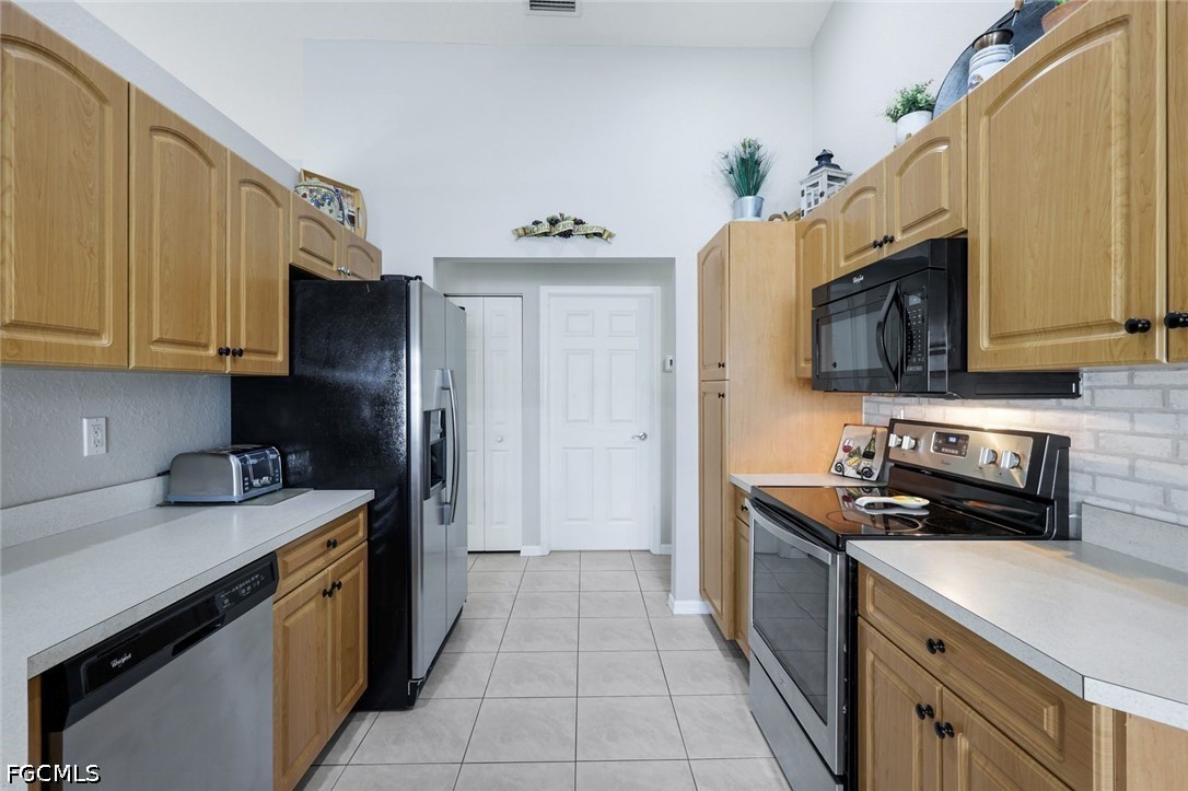 3 Bed Pool Home for Sale in Cape Coral, photo 15