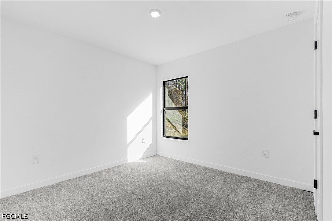3 Bed SingleFamilyResidence for Sale in Mirror Lakes, photo 15
