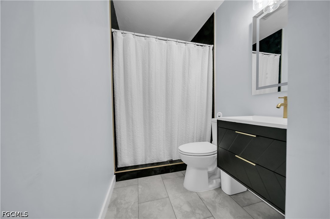 2 Bed SingleFamilyResidence for Sale in North Fort Myers, photo 15