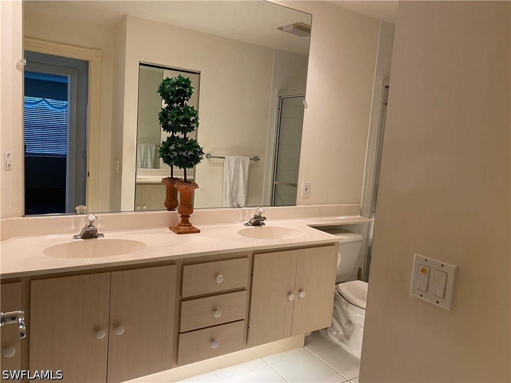2 Bed Waterfront Home for Sale in Village Walk, photo 15