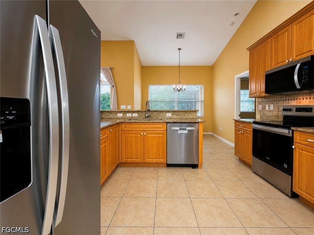 3 Bed Pool Home for Sale in Cape Coral, photo 15