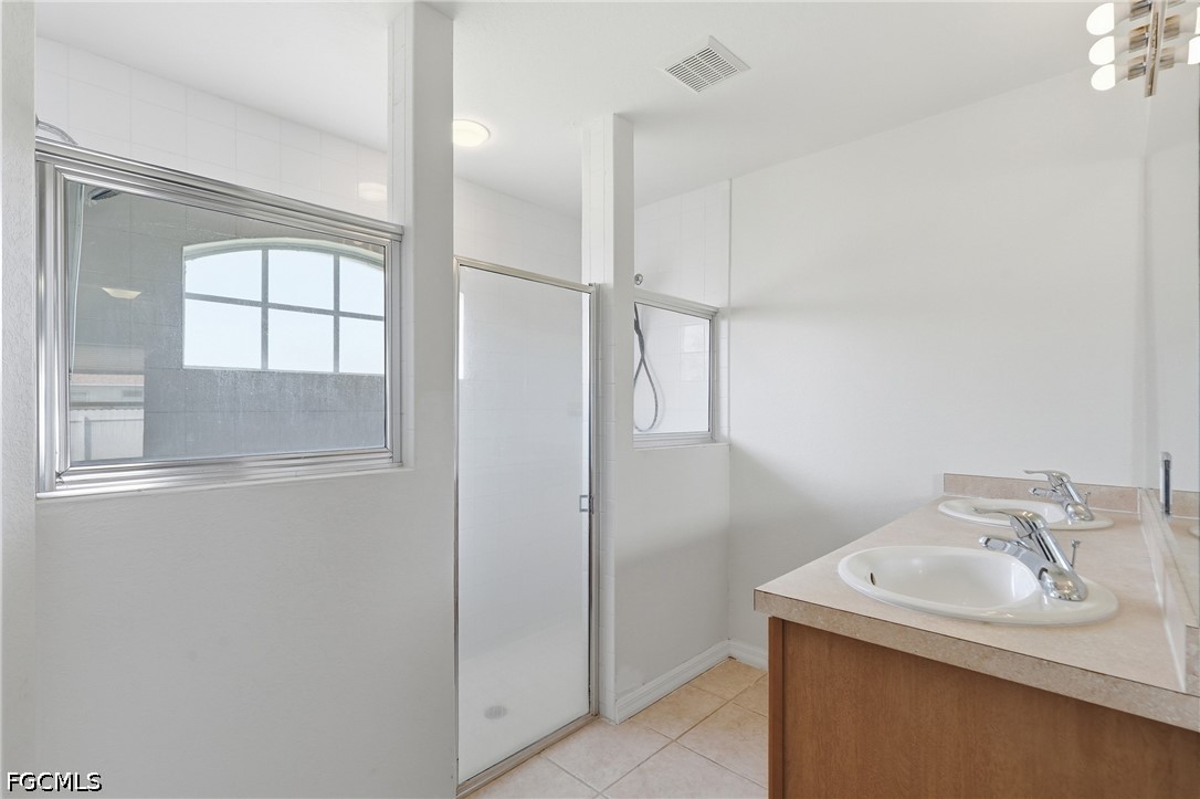 4 Bed SingleFamilyResidence for Sale in Cape Coral, photo 15