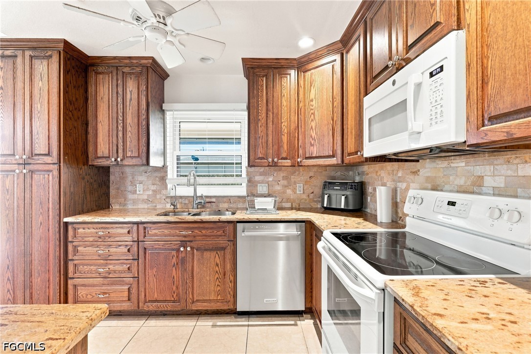 3 Bed SingleFamilyResidence for Sale in Cape Coral, photo 15