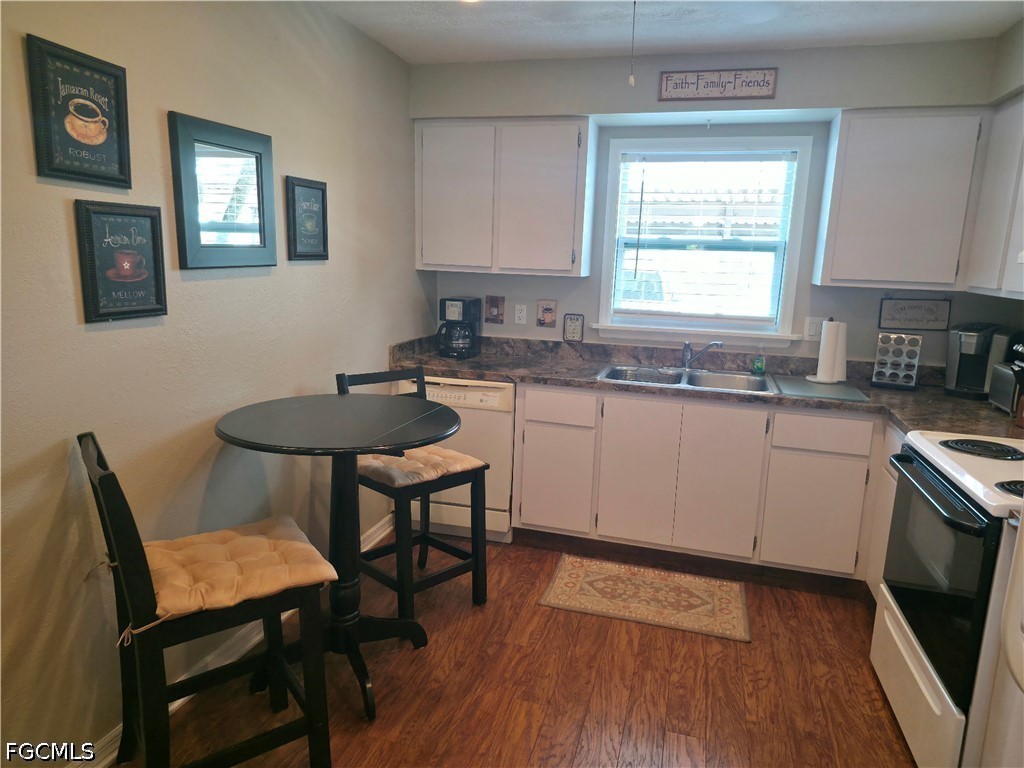 1 Bed Pool Home for Sale in Fort Myers, photo 15