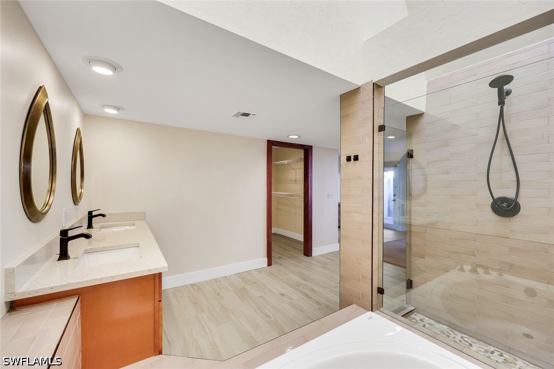 2 Bed Pool Home for Sale in Bay Villas, photo 15