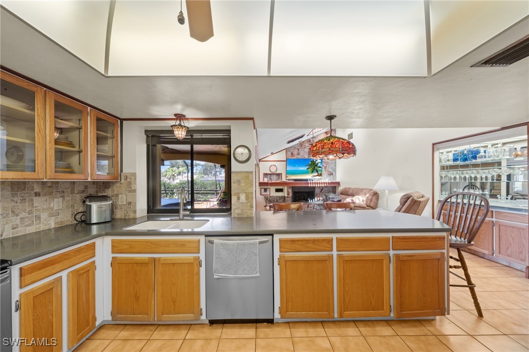3 Bed Pool Home for Sale in Spanish Wells, photo 16