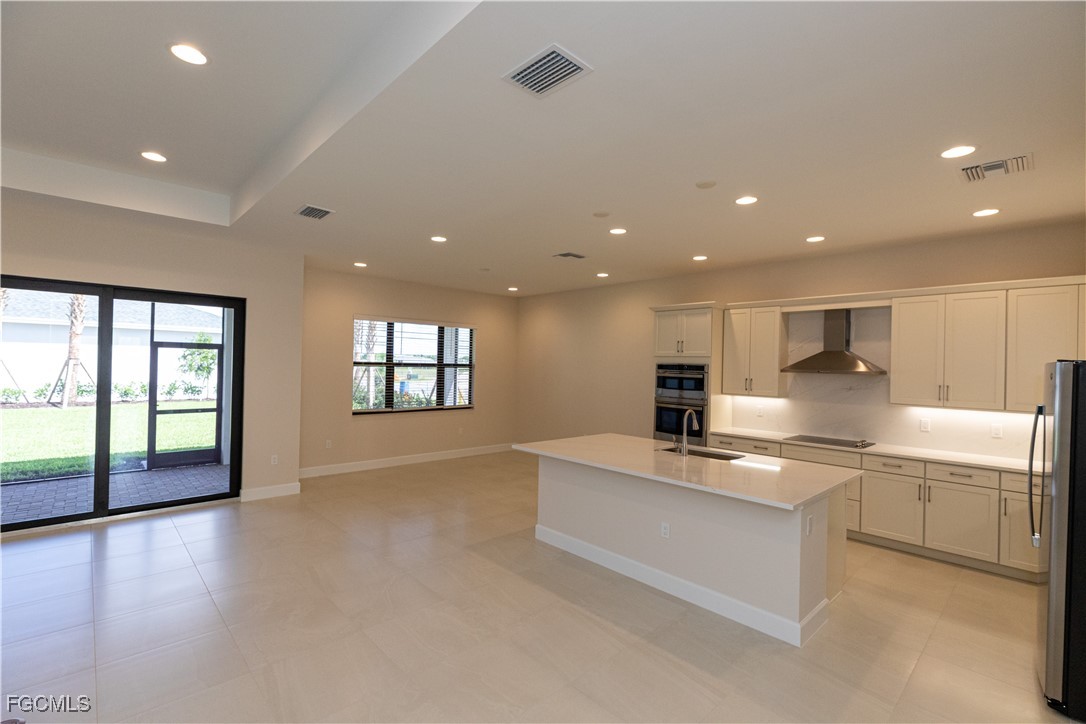 3 Bed SingleFamilyResidence for Sale in Valencia Harbor, FL — photo 16